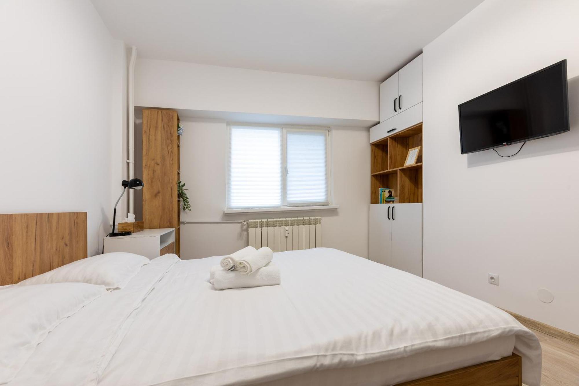 Minerva Studio Craiova Apartment Bagian luar foto