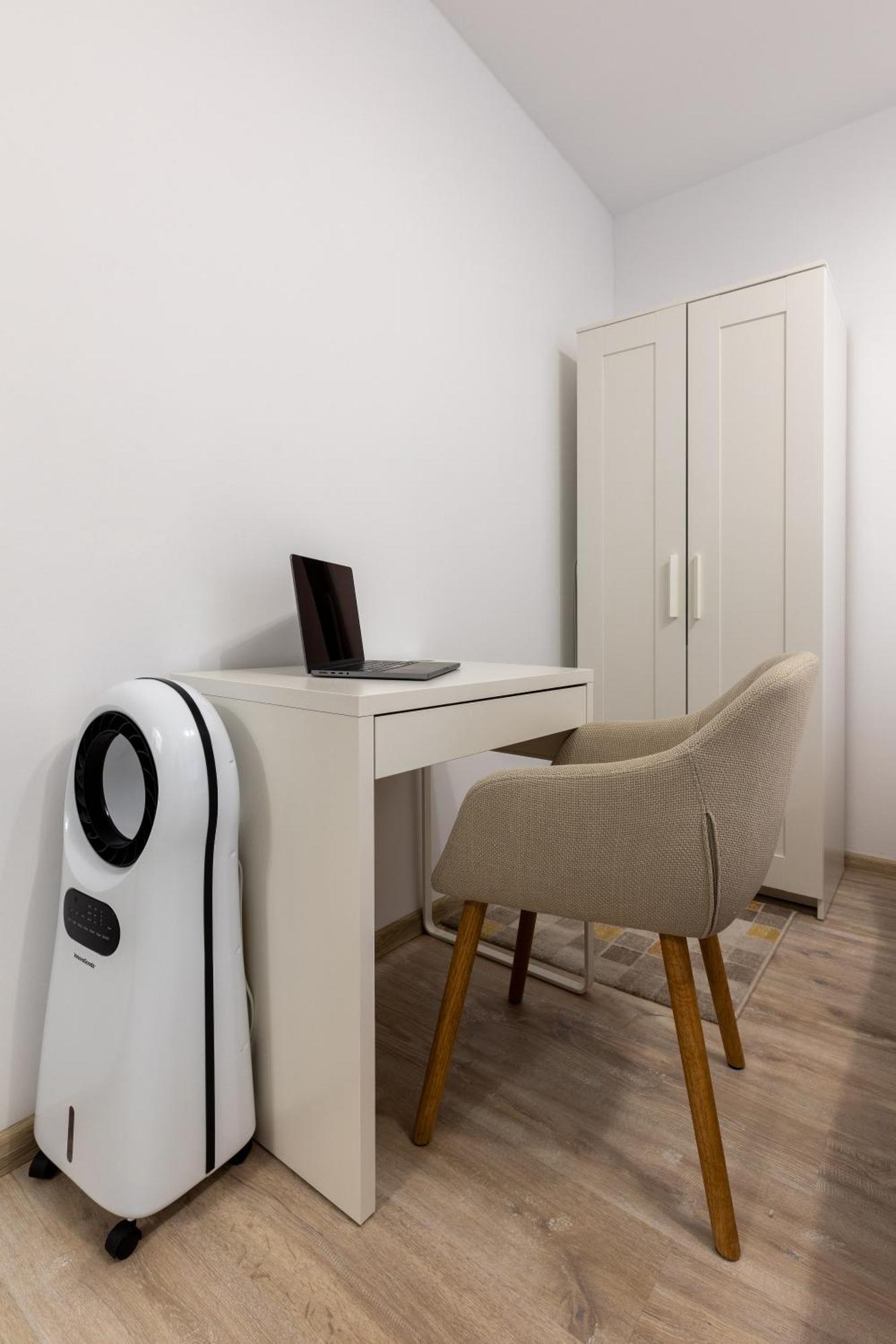Minerva Studio Craiova Apartment Bagian luar foto